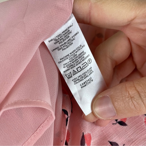 Ann Taylor Light Blush Pink Floral Smocked Short Sleeve Flutter Blouse Top S - Picture 7 of 7